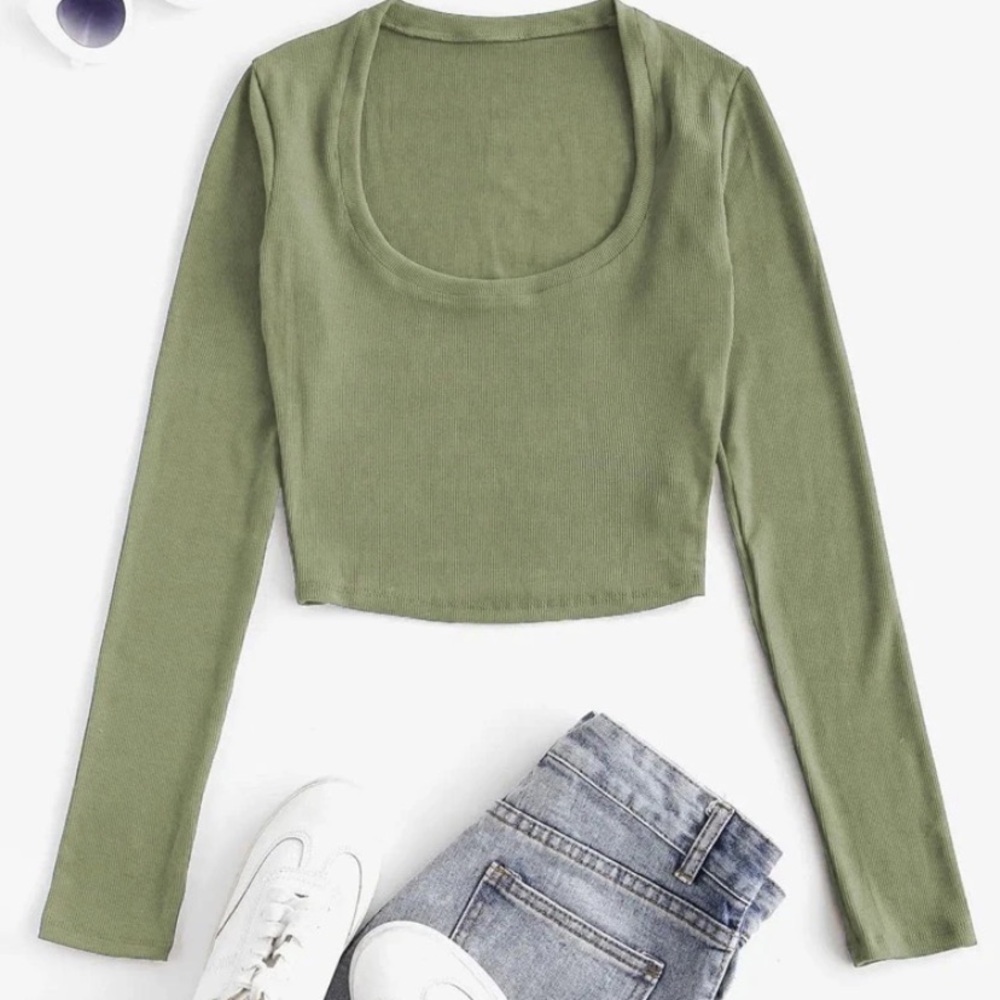 SHEIN EZwear Solid Scoop Neck Crop Tee